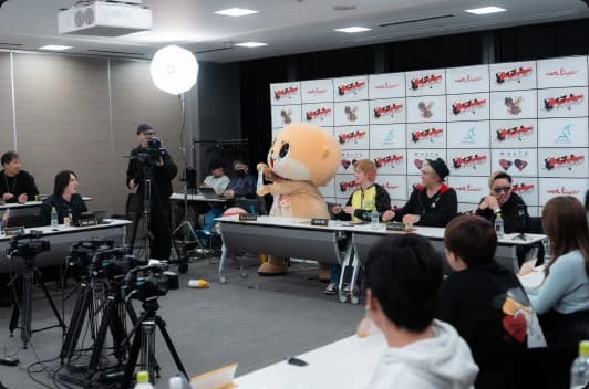 ライブファイトクラブの記者会見の様子
